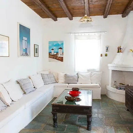 Traditional Mykonian * Ornos (Mykonos)
