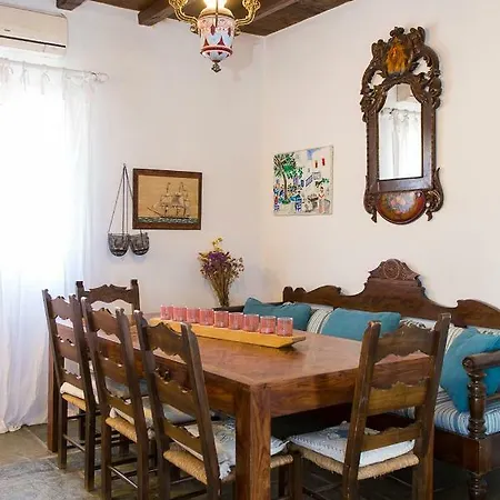 Traditional Mykonian * Ornos (Mykonos)