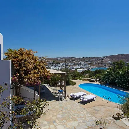 Traditional Mykonian * Ornos (Mykonos)